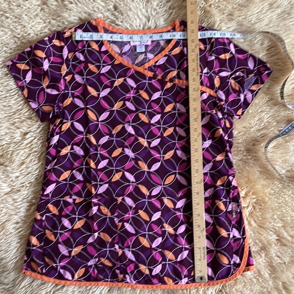 koi Scrub Top - Picture 11 of 16